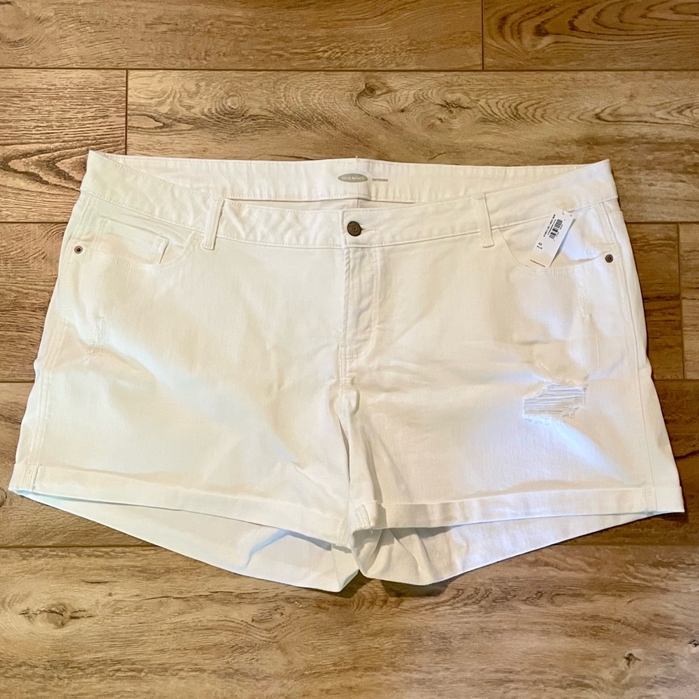 Old Navy White Denim Shorts Size 22 **NWT**